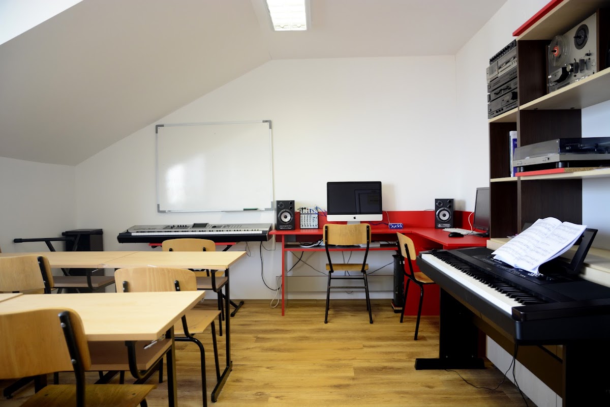 Academy of Music, Dance and Fine Arts photo 5