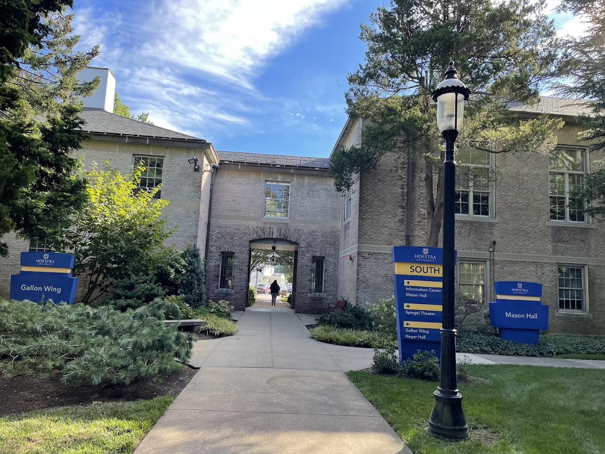 Hofstra University photo 6