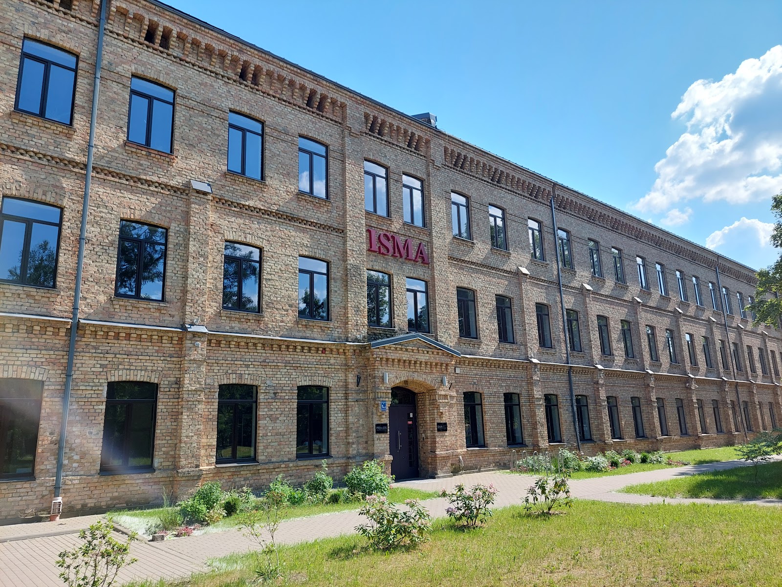 Information Systems Management Higher School