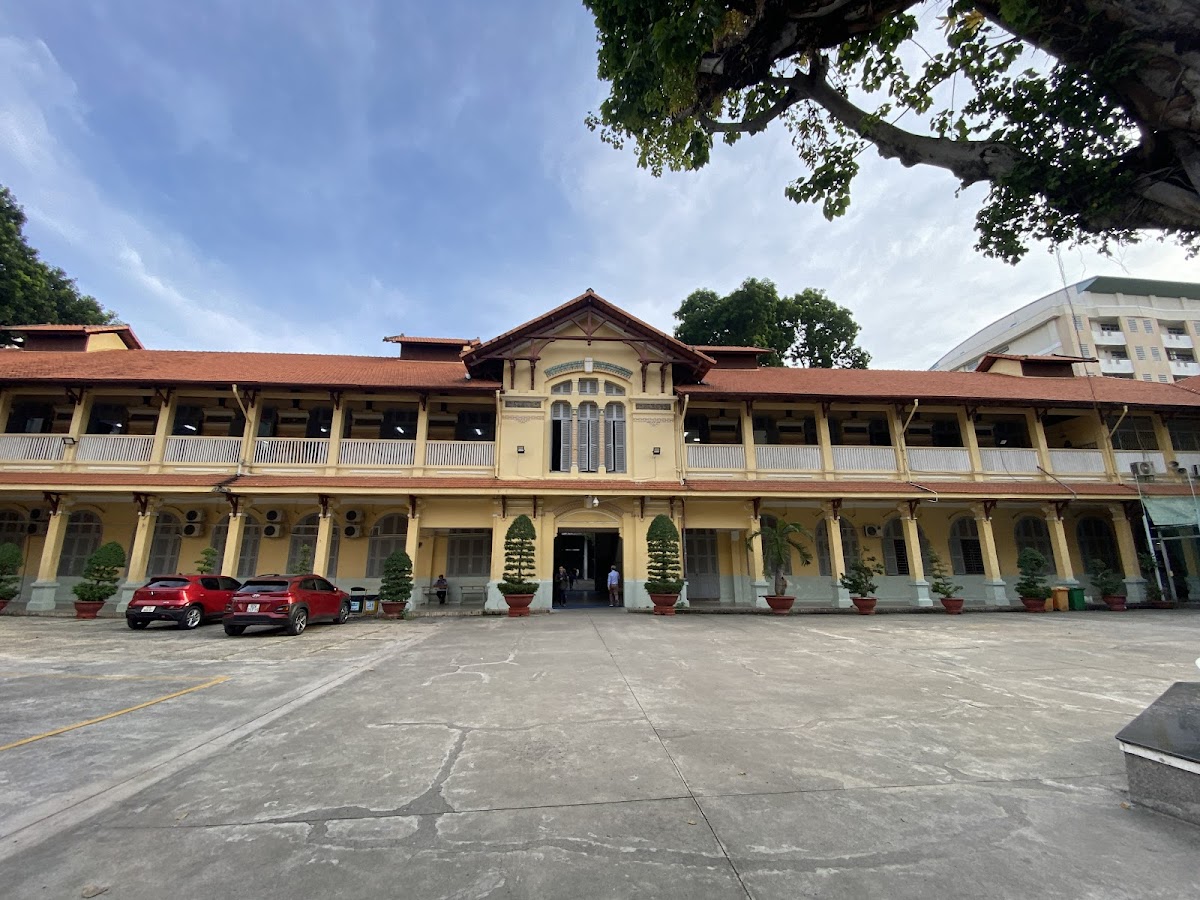 Saigon University photo 1