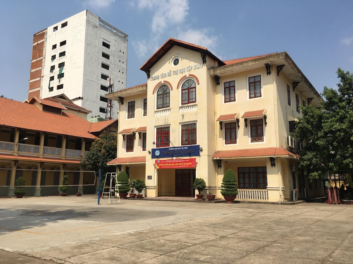 Saigon University photo 2