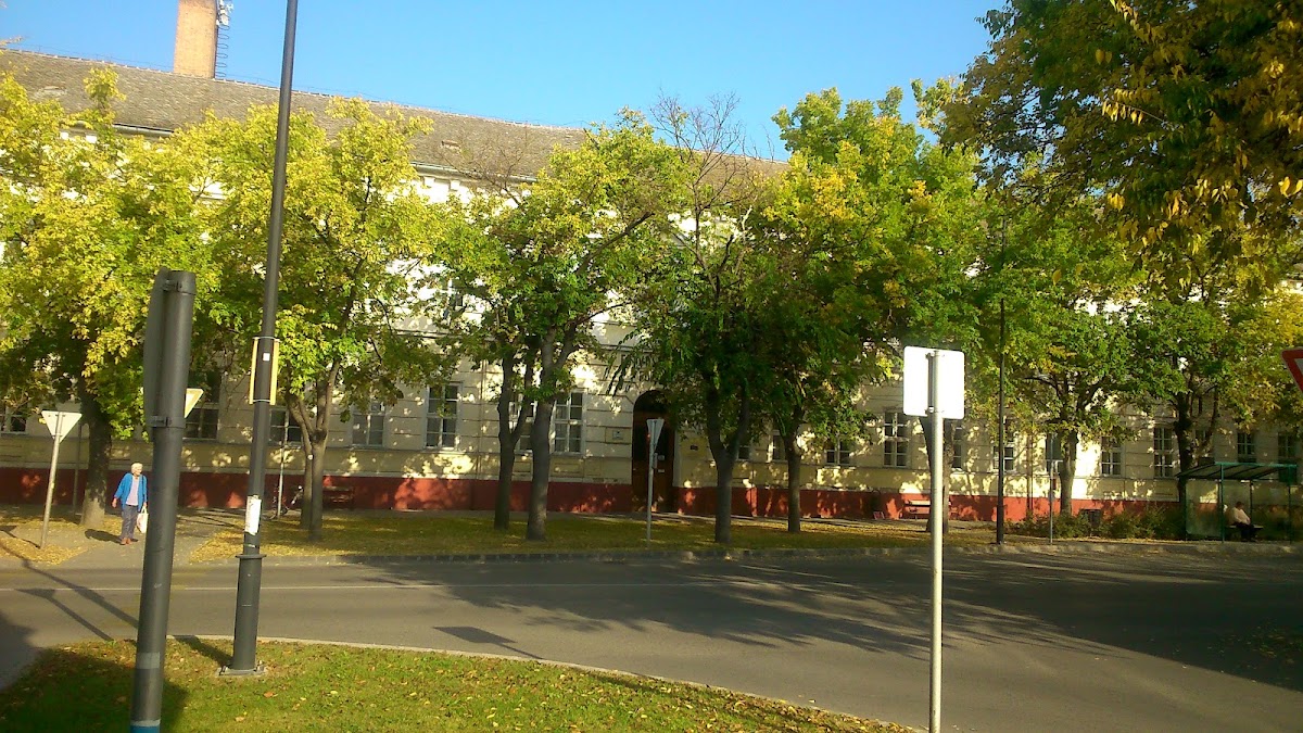 Eötvös József College photo 4