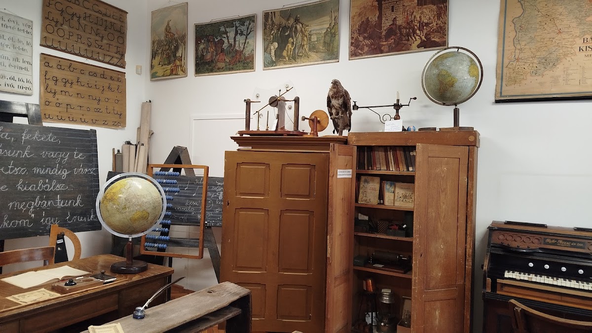 Eötvös József College photo 5