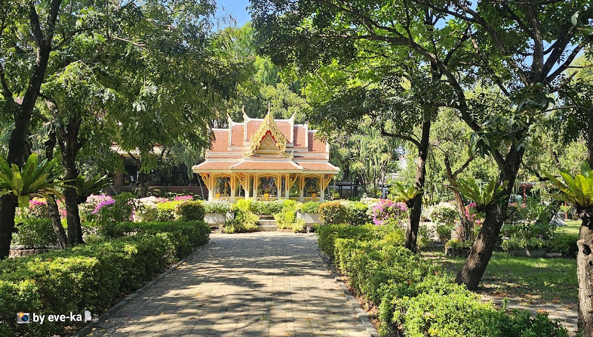 Huachiew Chalermprakiet University photo 1