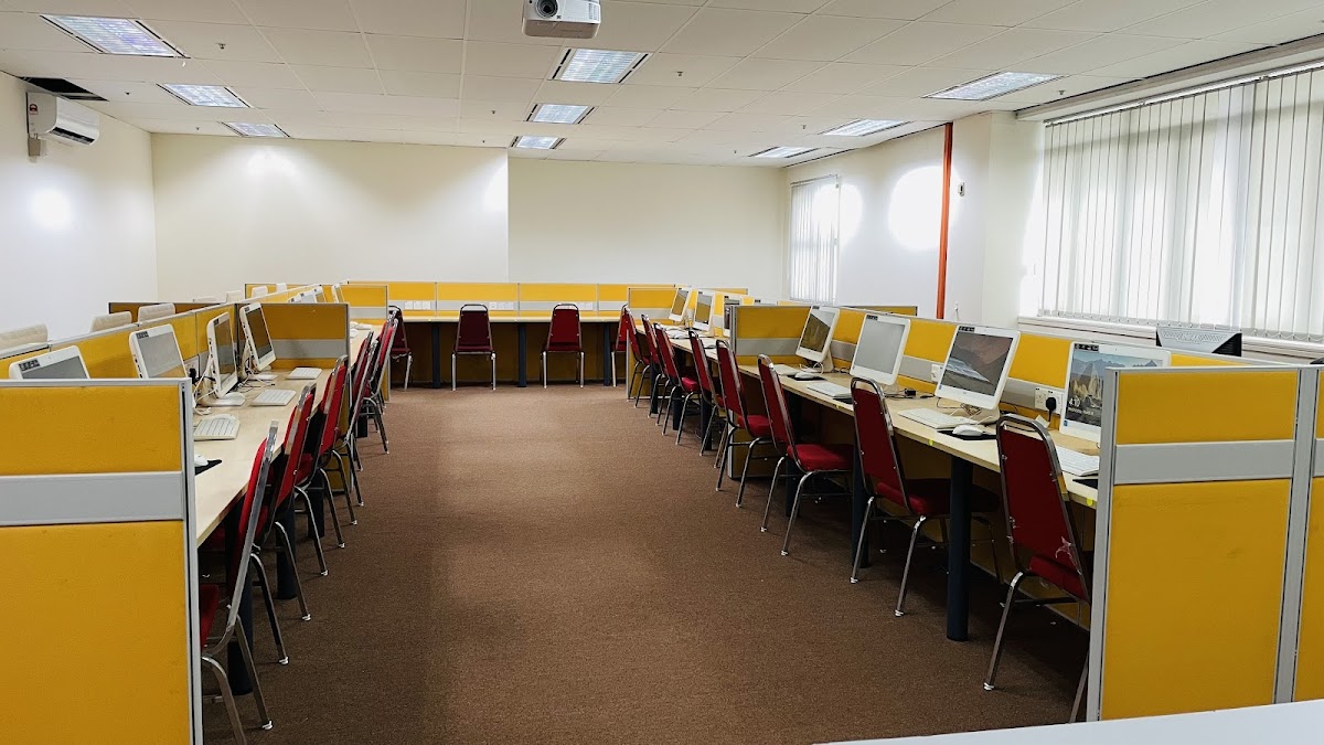 Lincoln University College photo 1