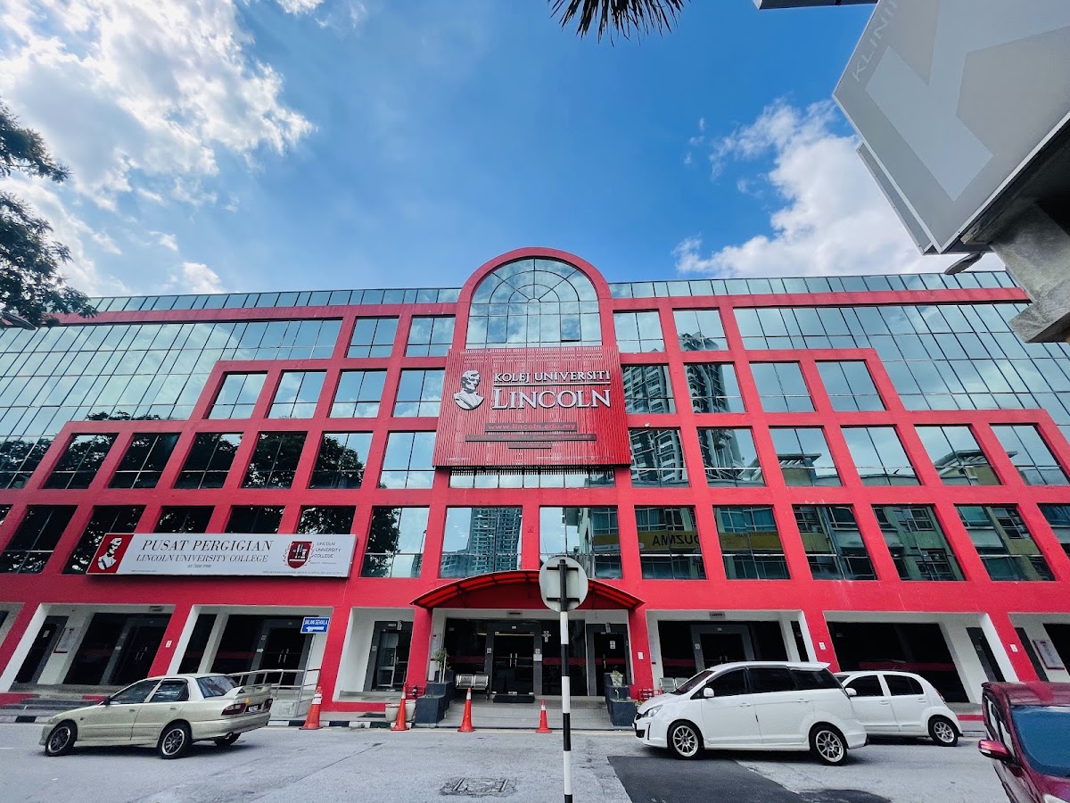 Lincoln University College photo 4