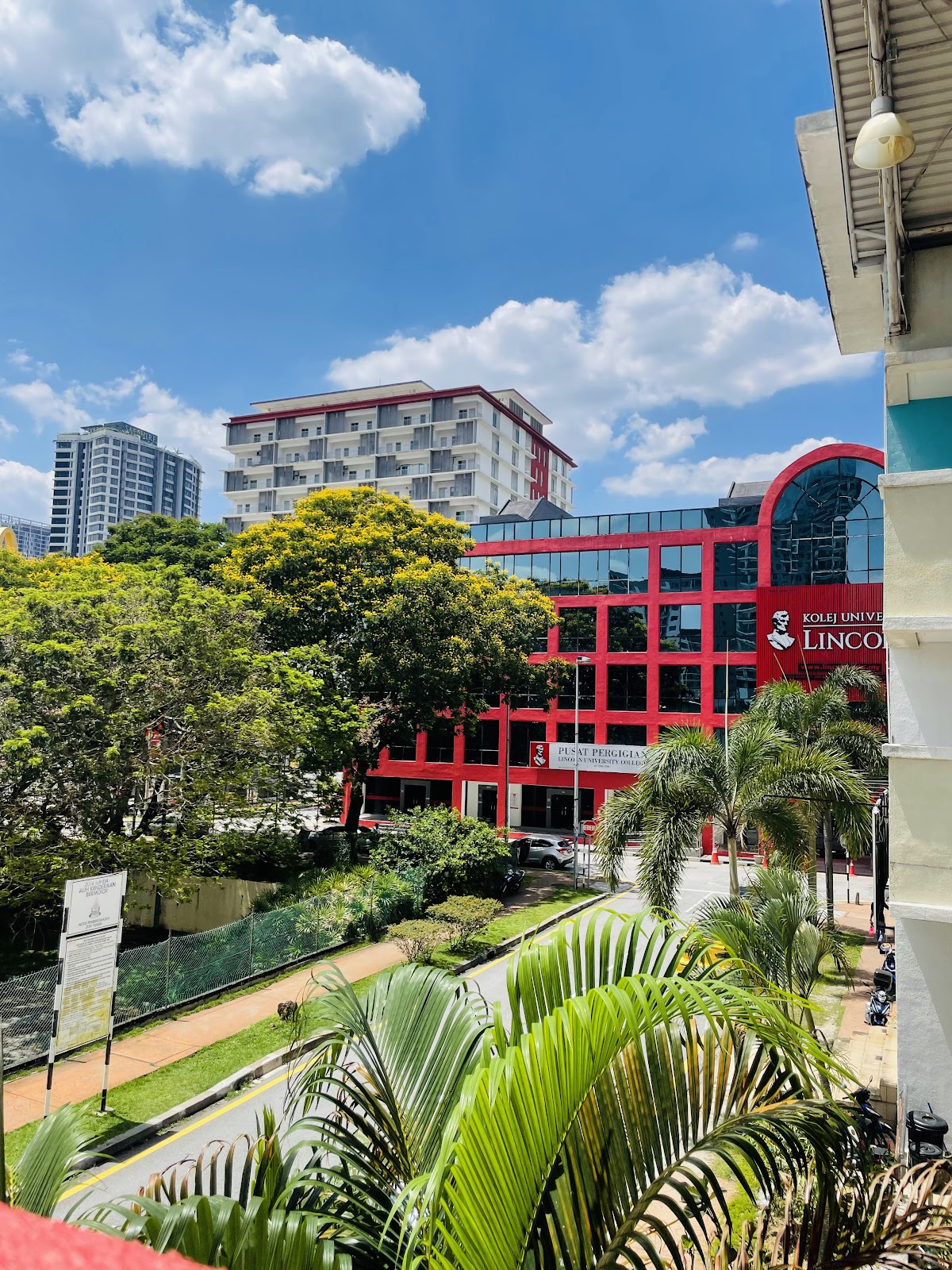 Lincoln University College photo 8