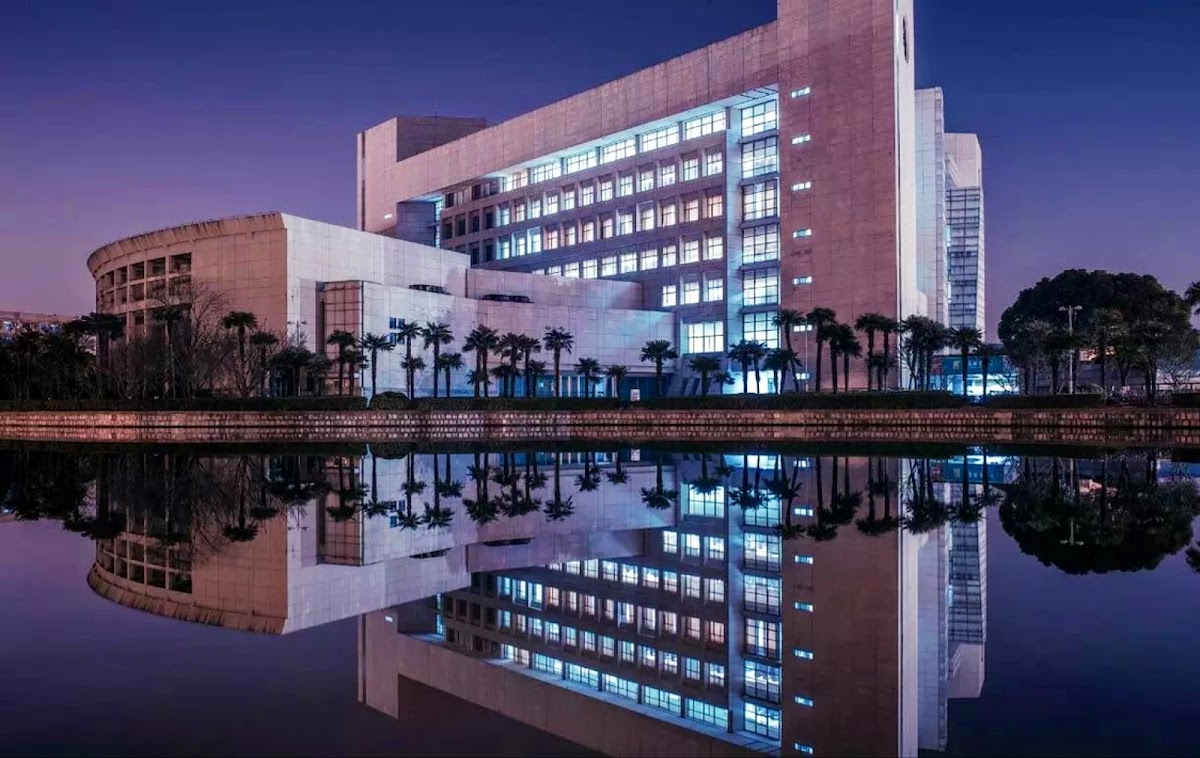 Shanghai University photo 6