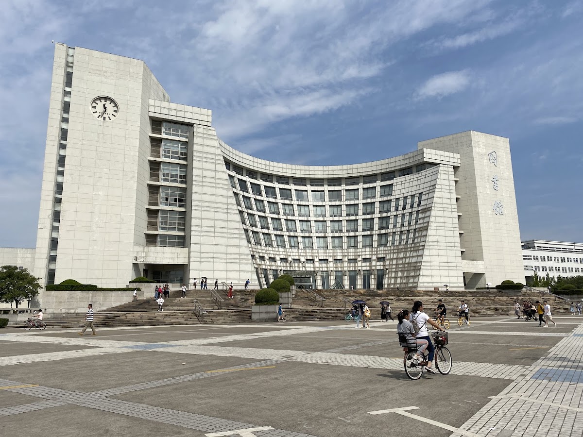 Shanghai University photo 7
