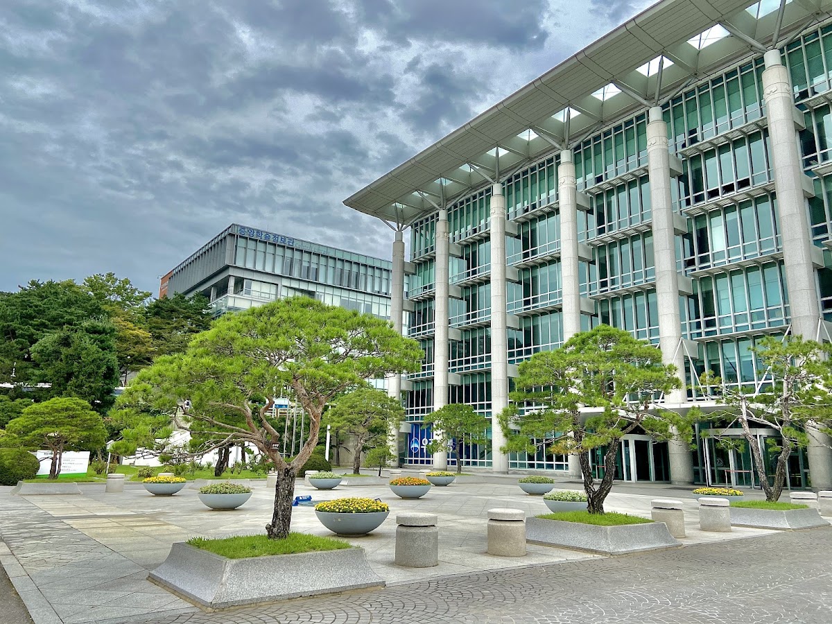 Sungkyunkwan University (SKKU) photo 6