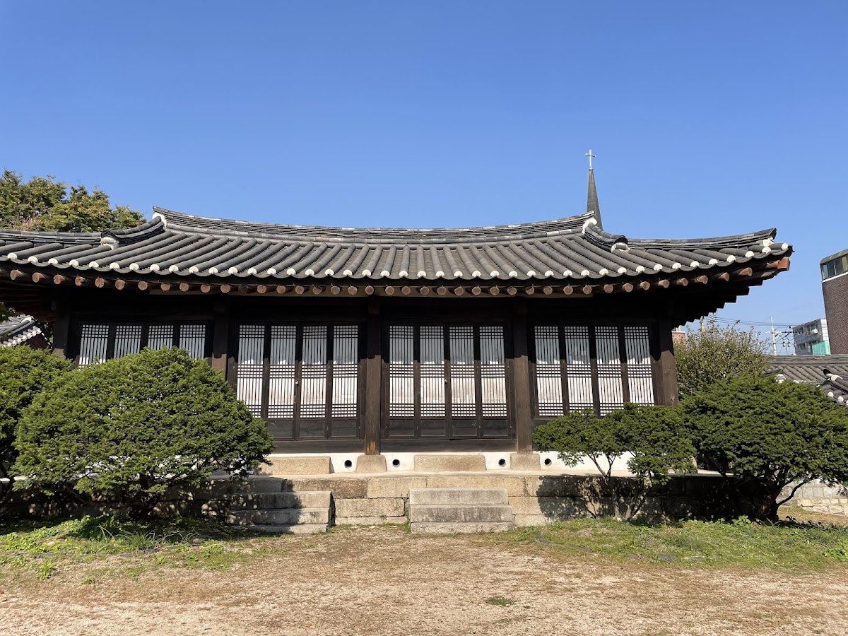 Sungkyunkwan University (SKKU) photo 7