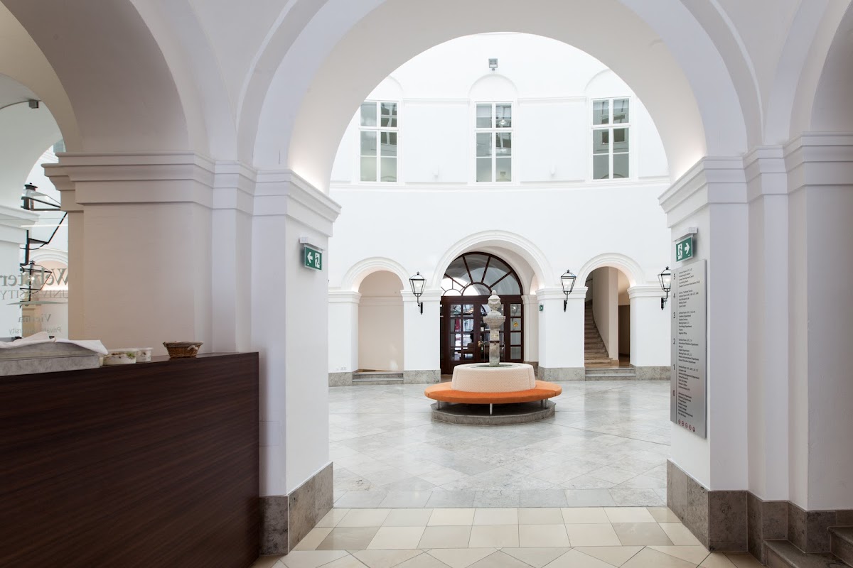 Webster Vienna Private University photo 4