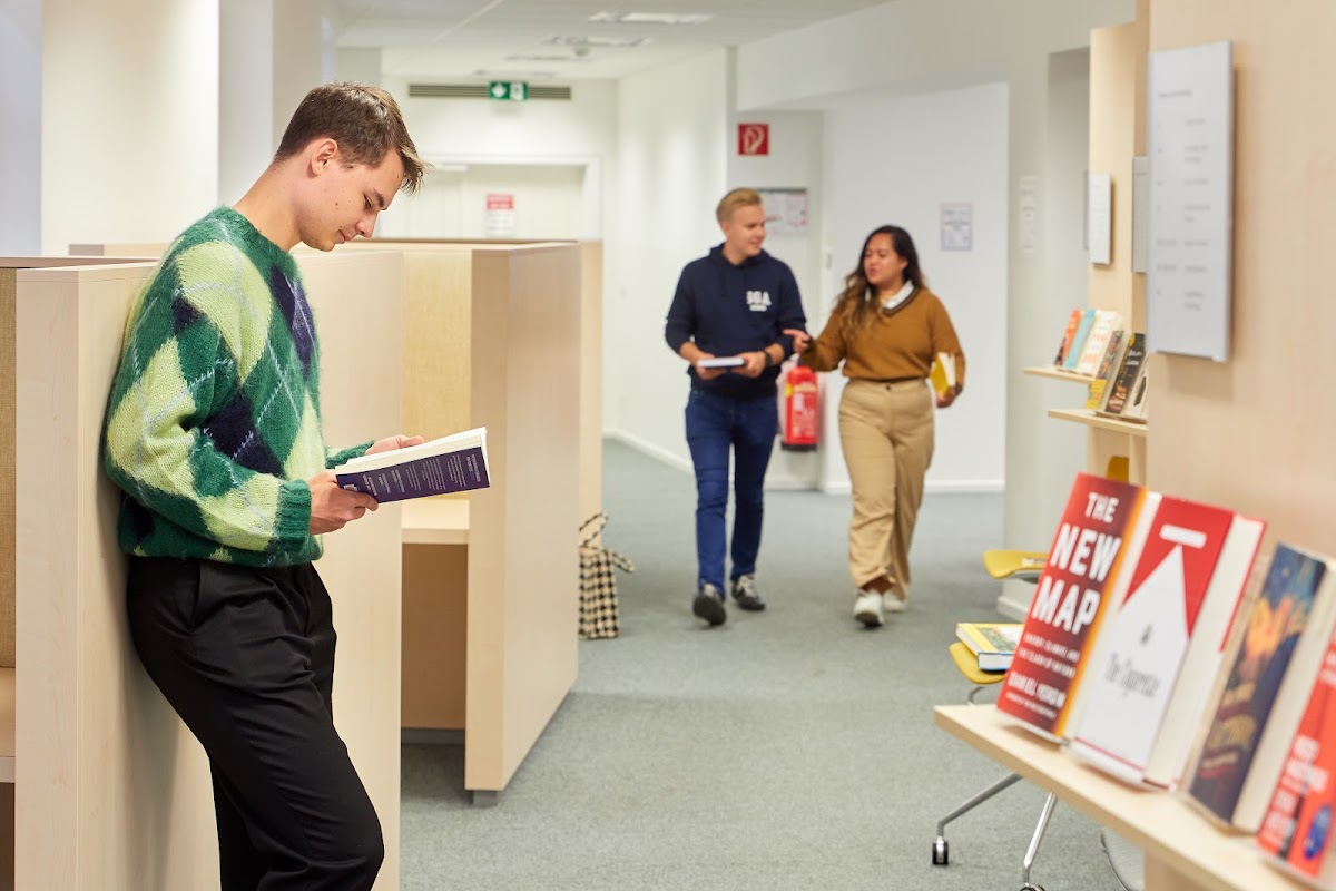 Webster Vienna Private University photo 5