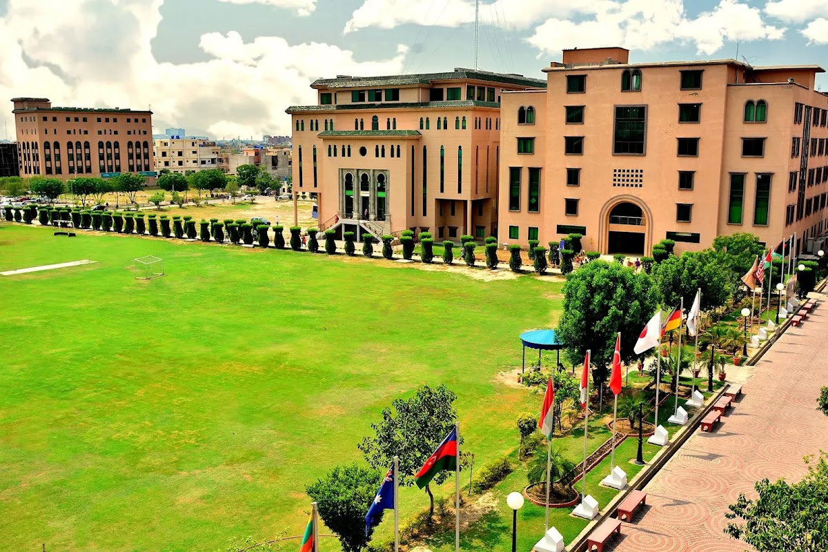 University of Management and Technology photo 2