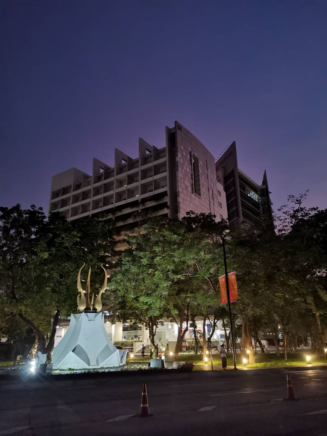 King Mongkut's University of Technology Thonburi photo 7
