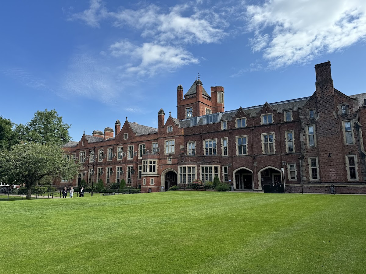Queen's University Belfast photo 1