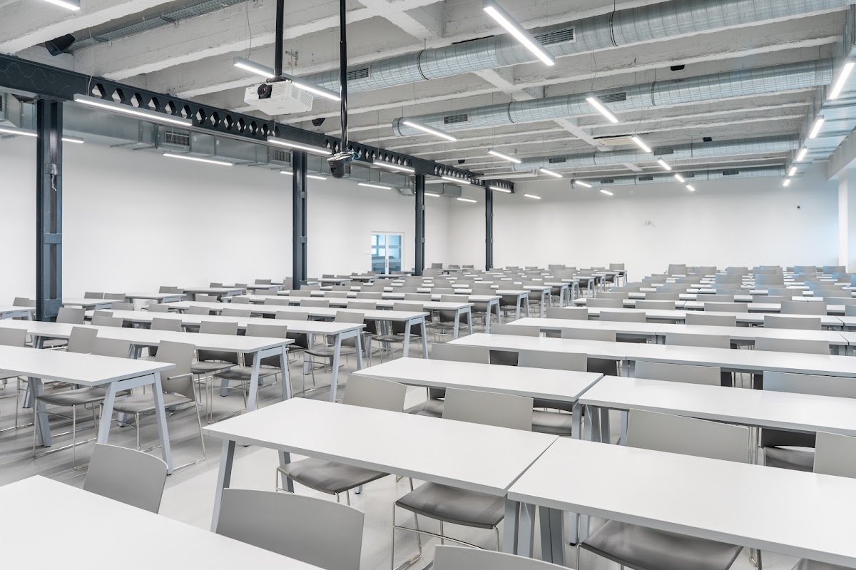 University of Social Sciences and Humanities photo 1