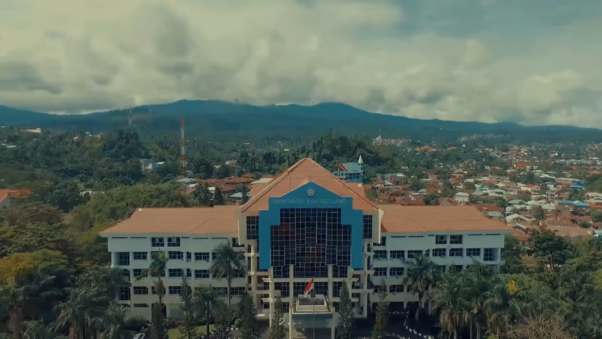 Sam Ratulangi University photo 1