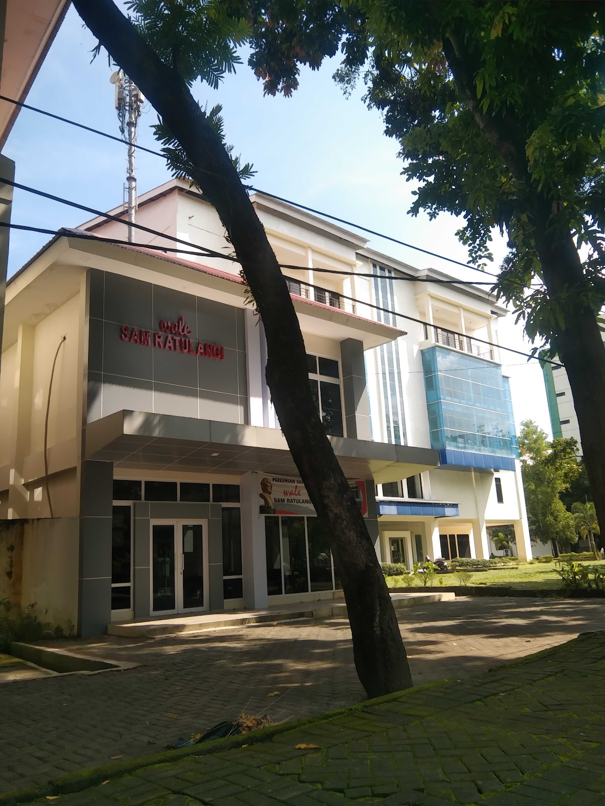 Sam Ratulangi University photo 7