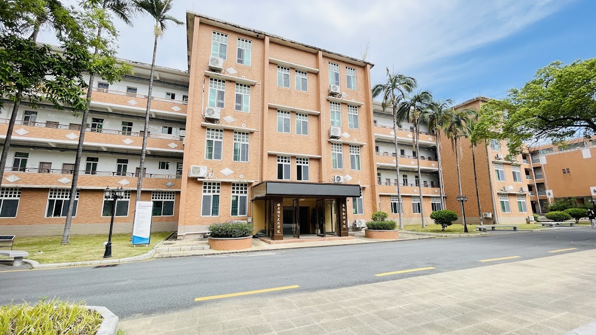 Guangdong University of Foreign Studies photo 4