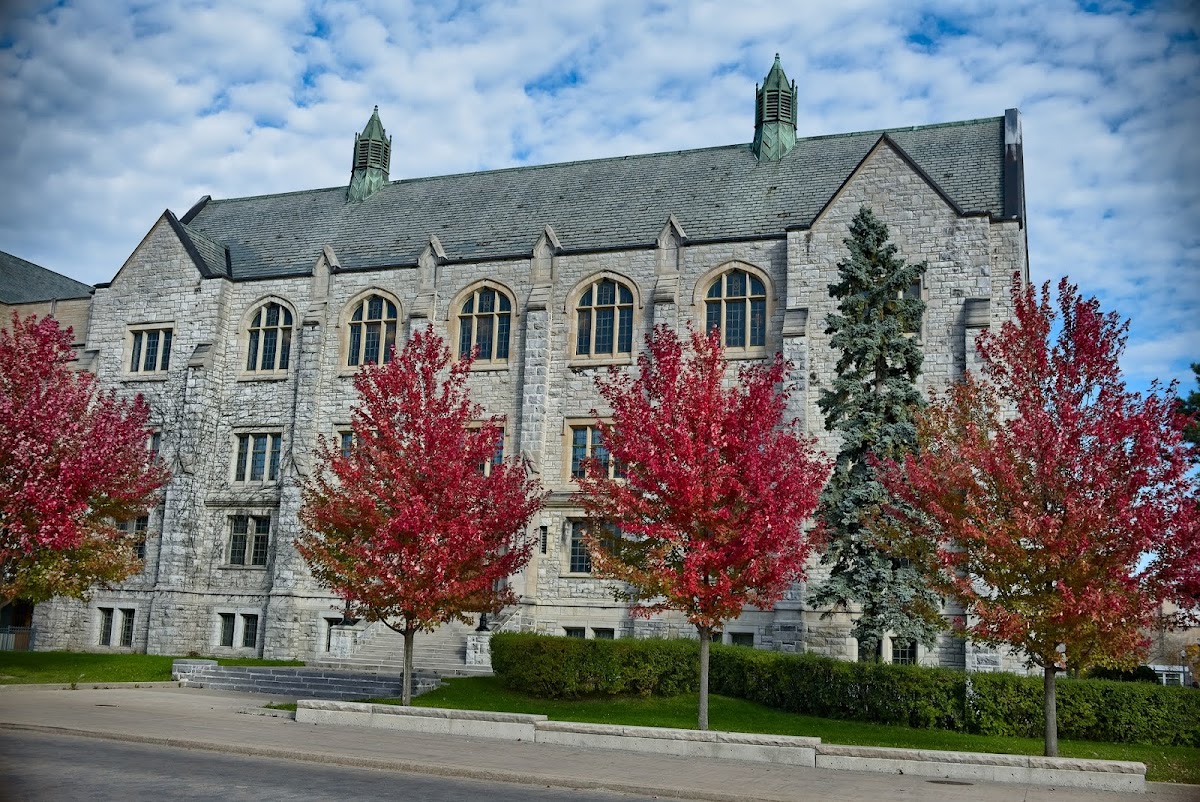 Queen's University photo 3