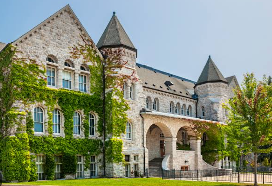Queen's University photo 4