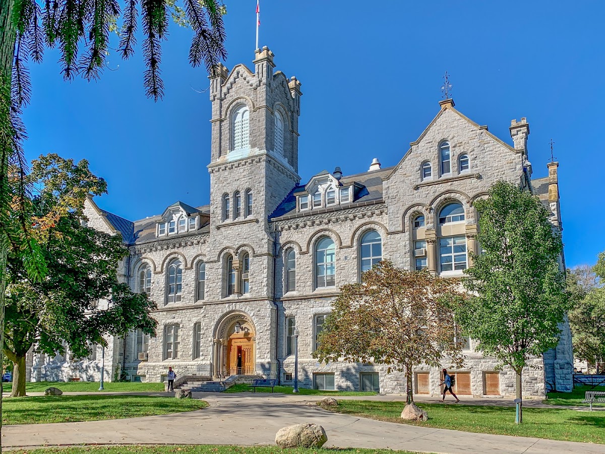 Queen's University photo 7