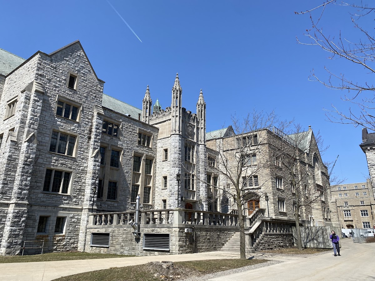Queen's University photo 8