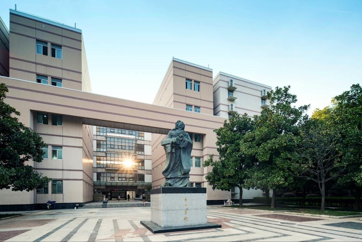 Huazhong University of Science and Technology photo 2