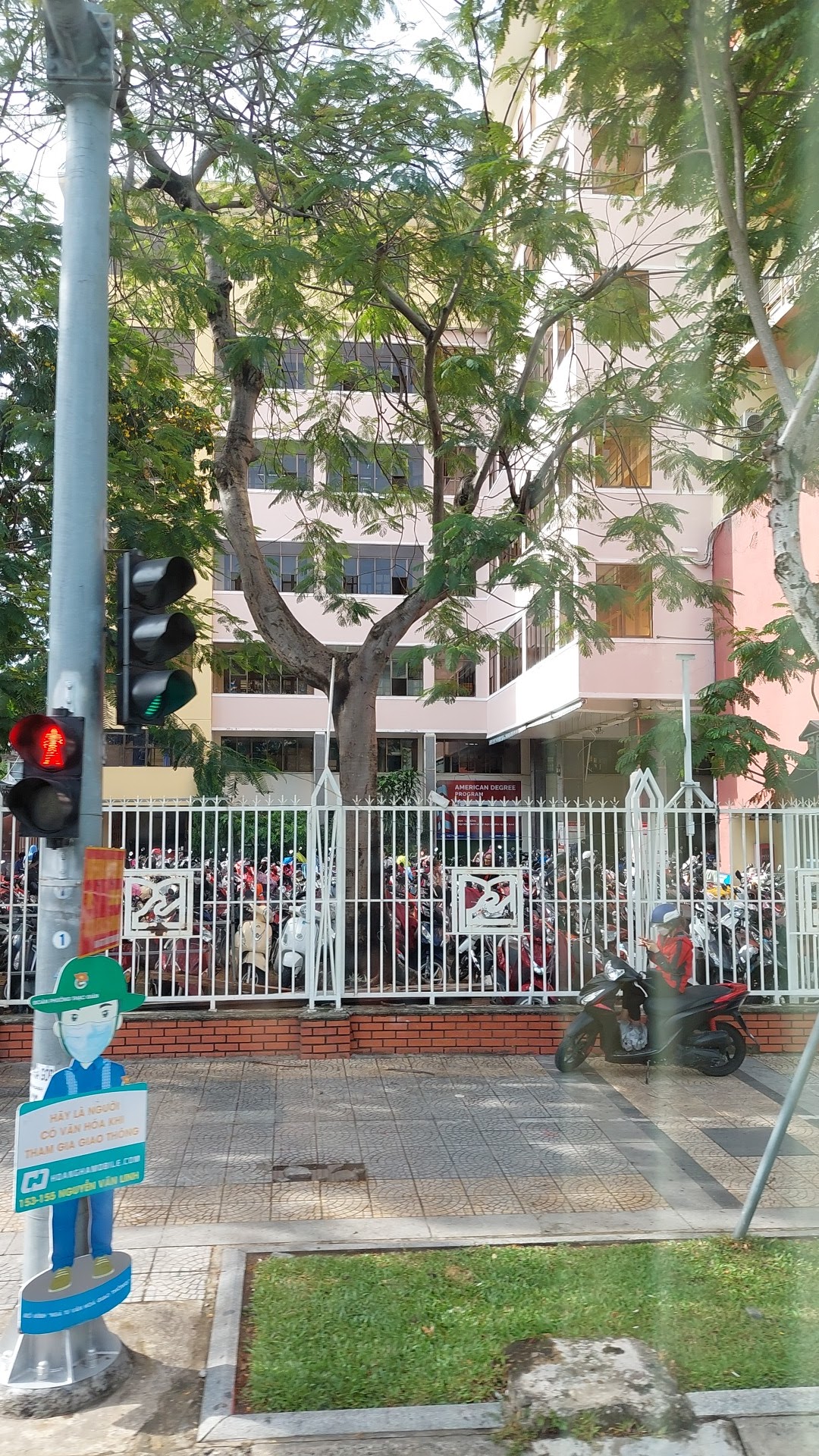 Duy Tan University photo 9