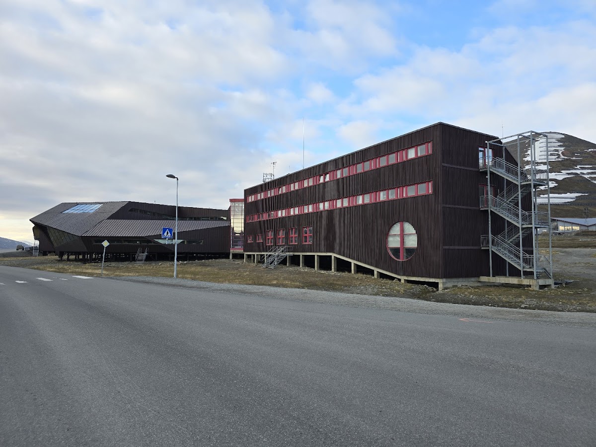 The Arctic University Centre for Svalbard (UNIS) photo 6