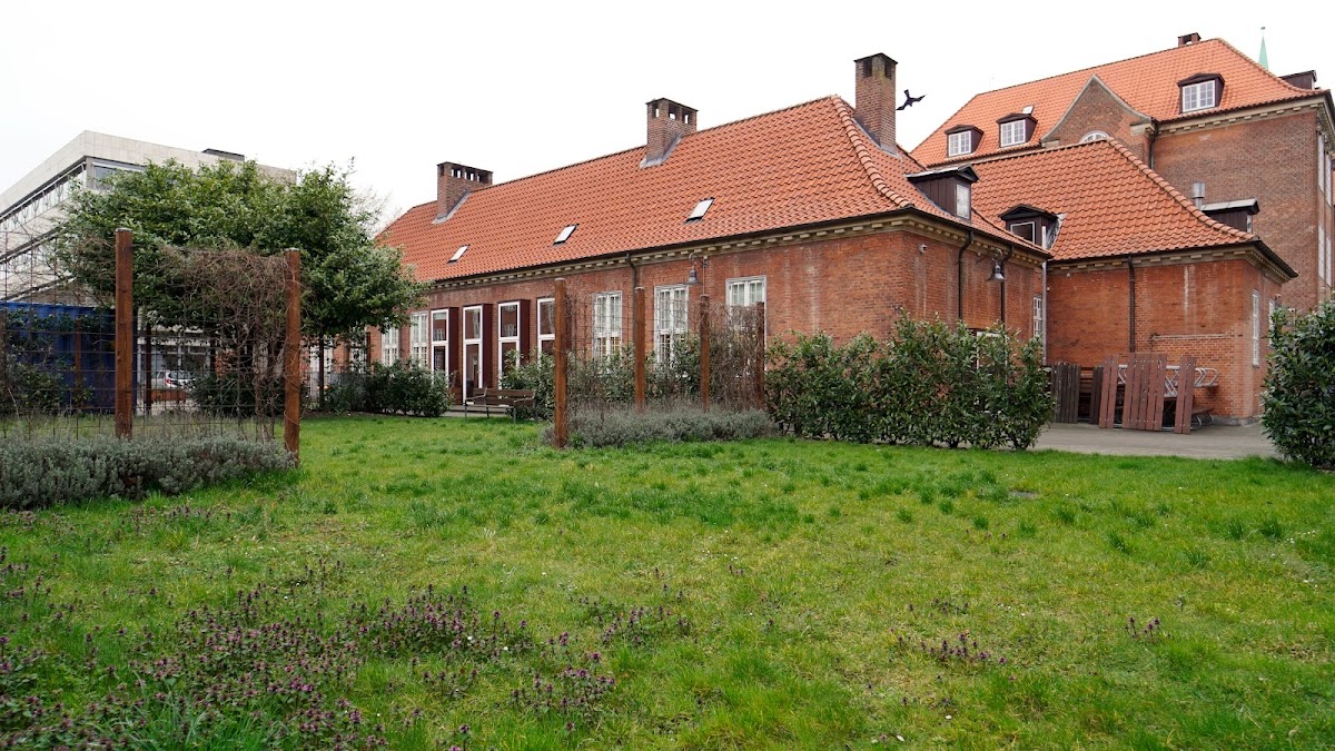 Metropolitan University College photo 1