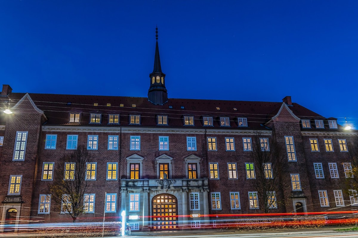 Metropolitan University College photo 2