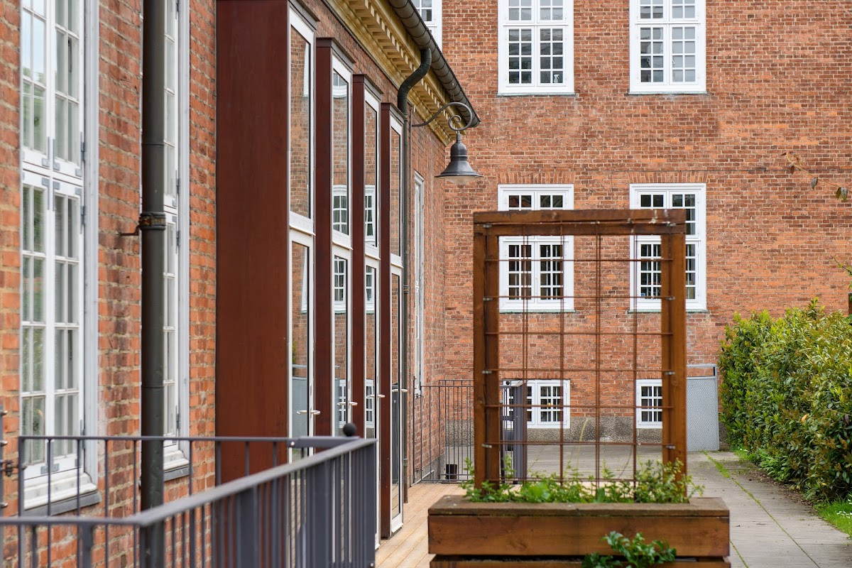 Metropolitan University College photo 3