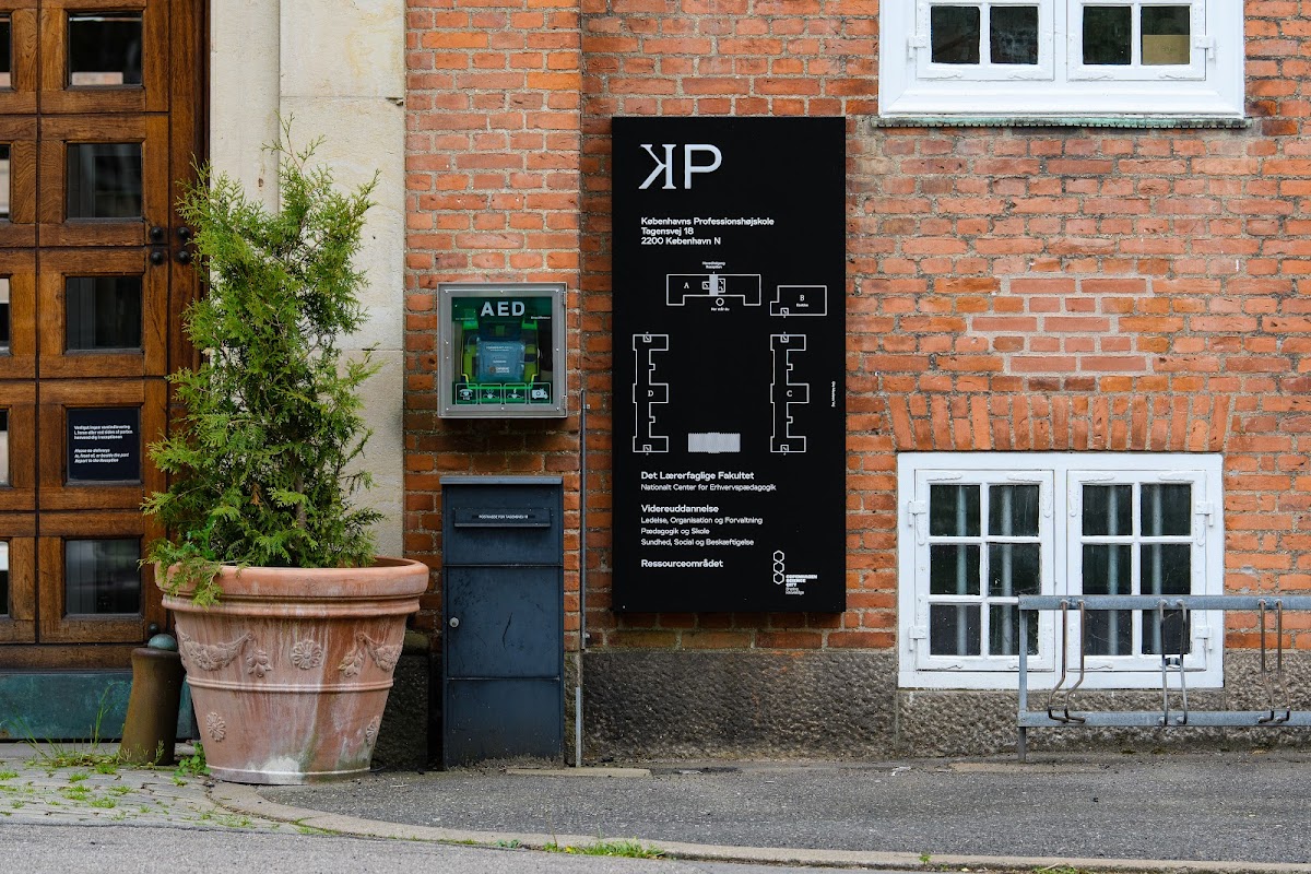 Metropolitan University College photo 5