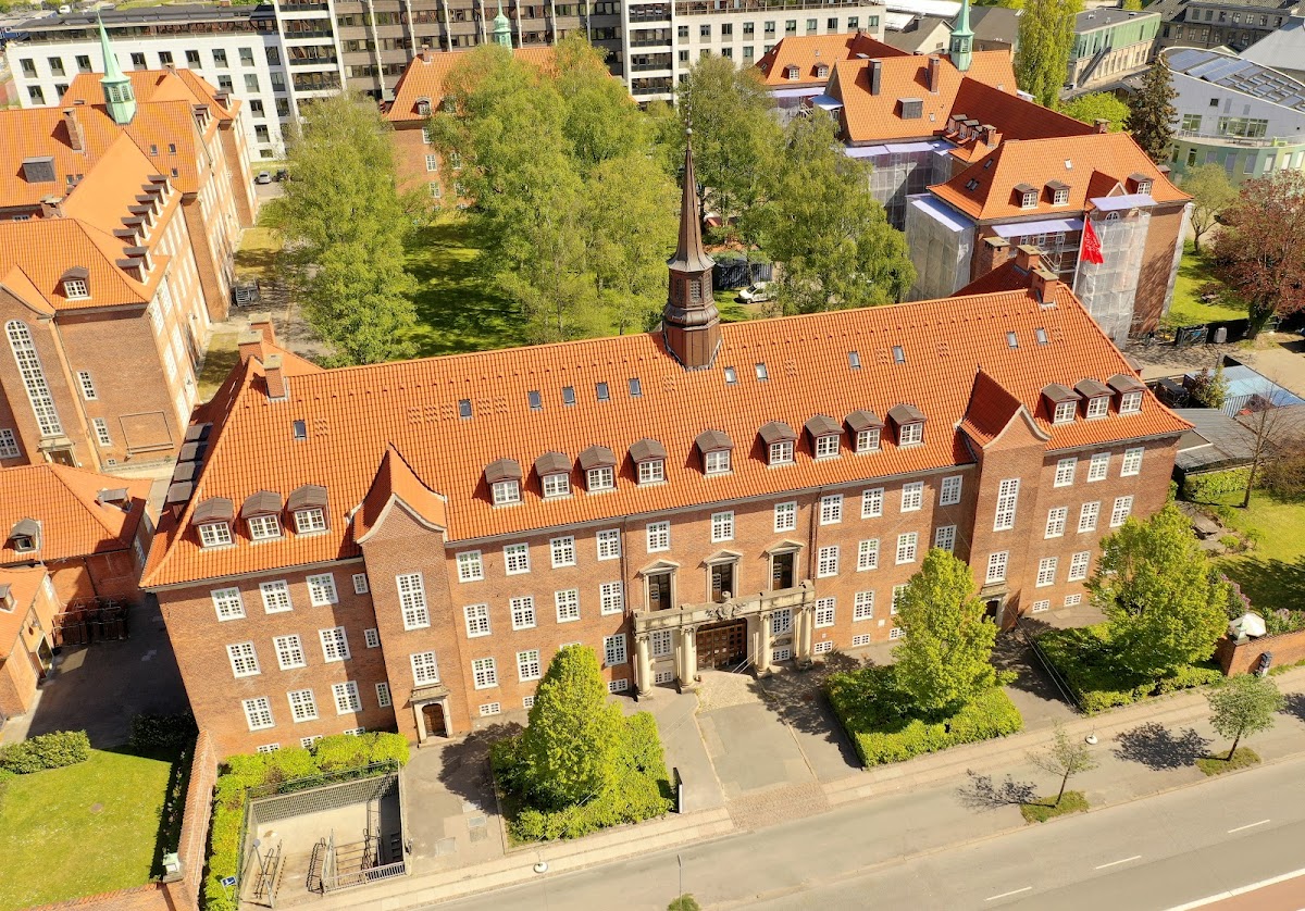 Metropolitan University College photo 7