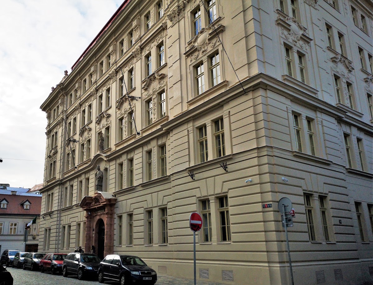 Institute for Language and Preparatory Studies Charles University photo 8