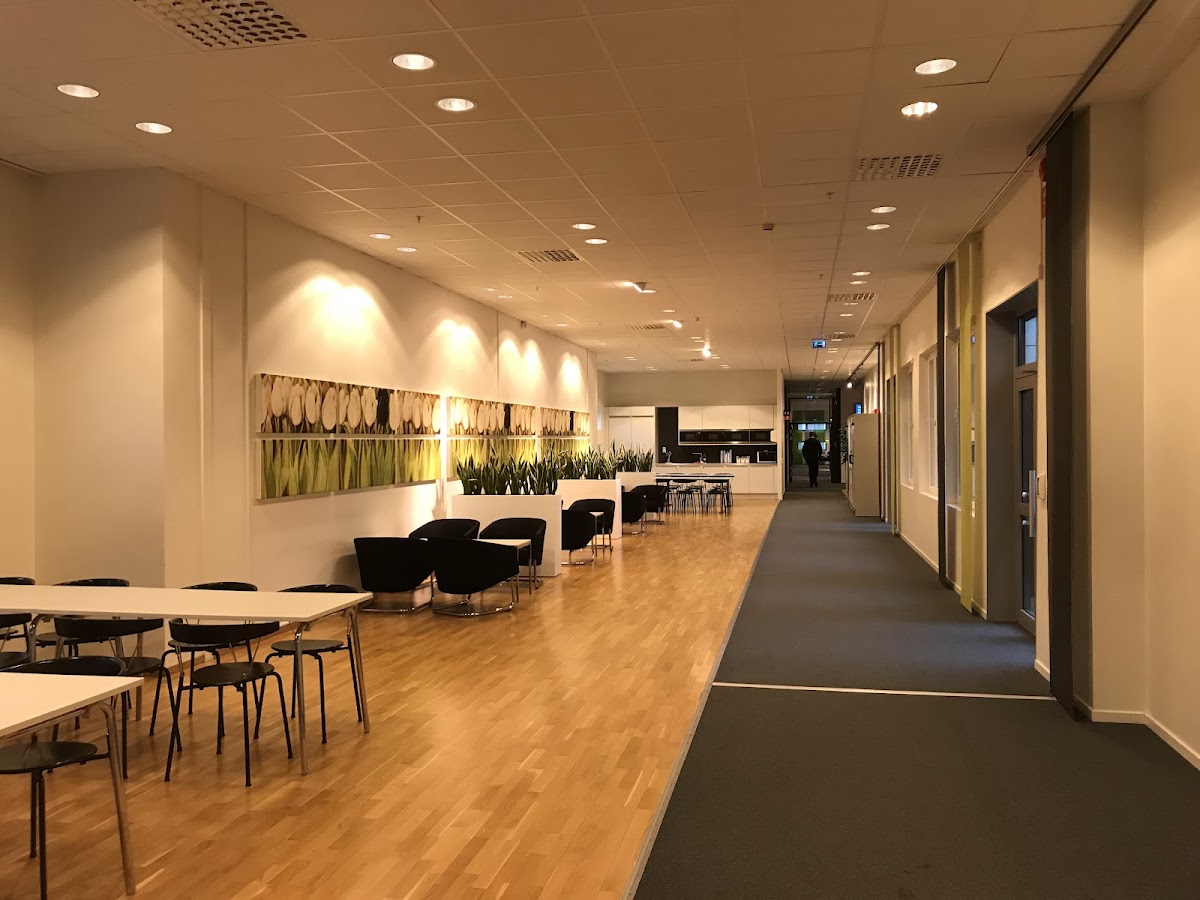 IHM Business School photo 8