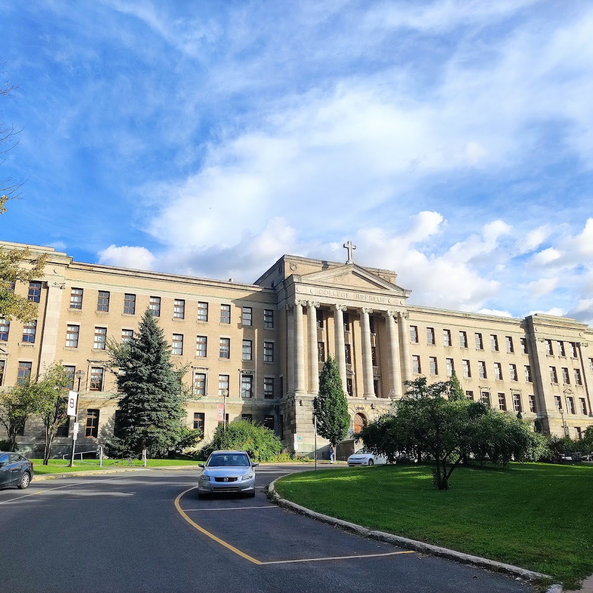 Collège Jean-de-Brébeuf photo 4