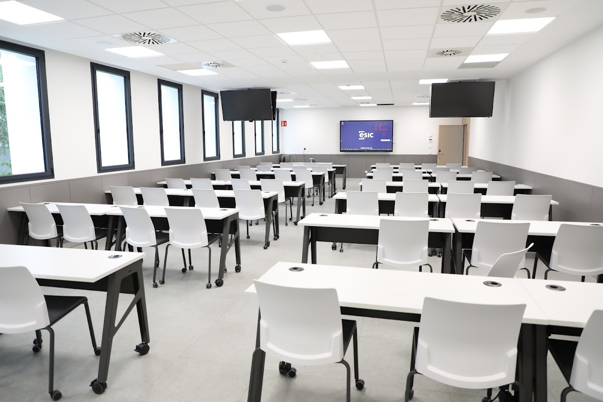 ESIC Business & Marketing School photo 5