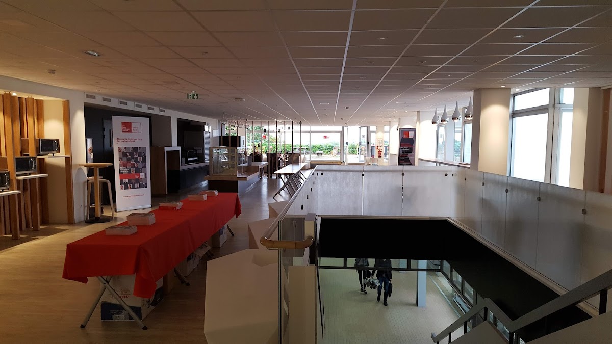 emlyon business school photo 1