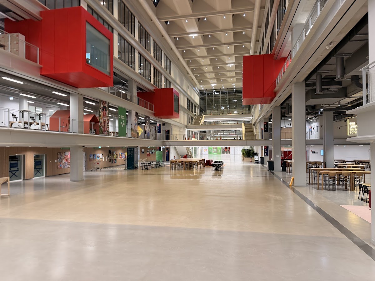 emlyon business school photo 6