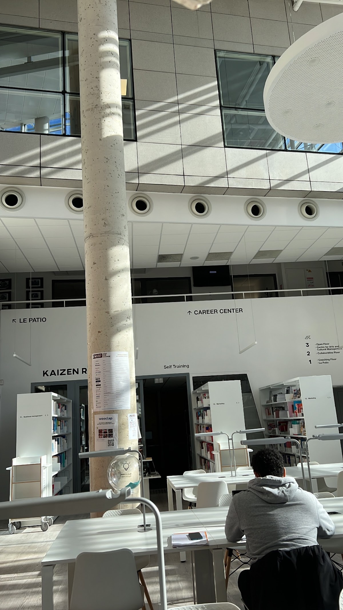 Burgundy School of Business photo 9