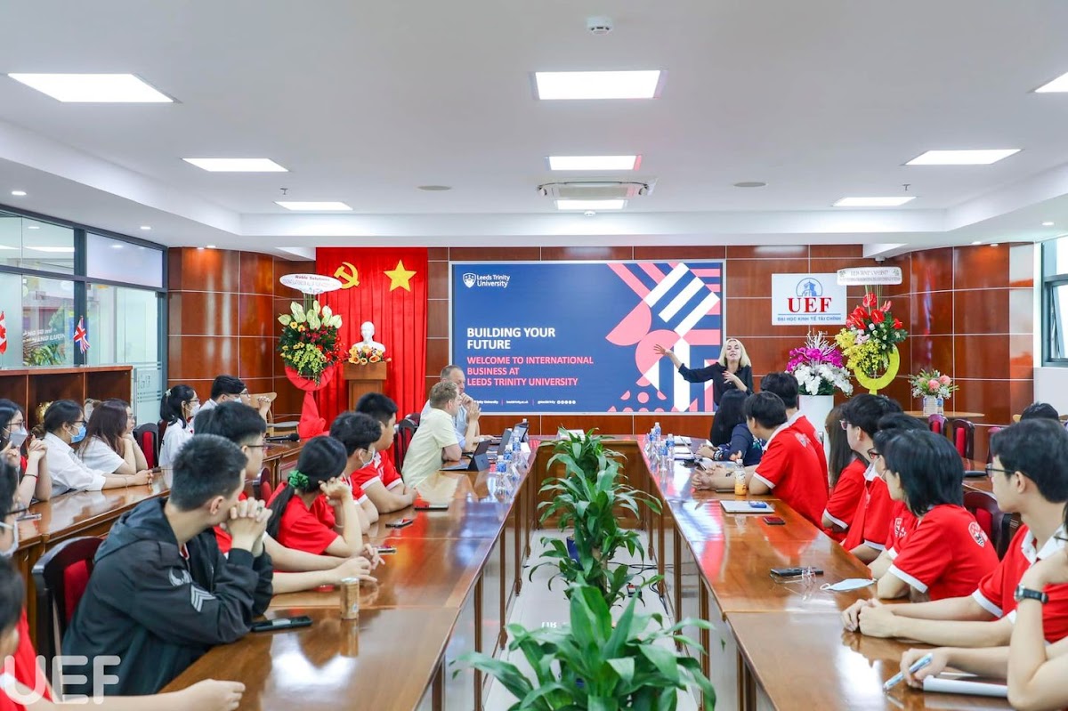 Ho Chi Minh City University of Economics and Finance photo 2