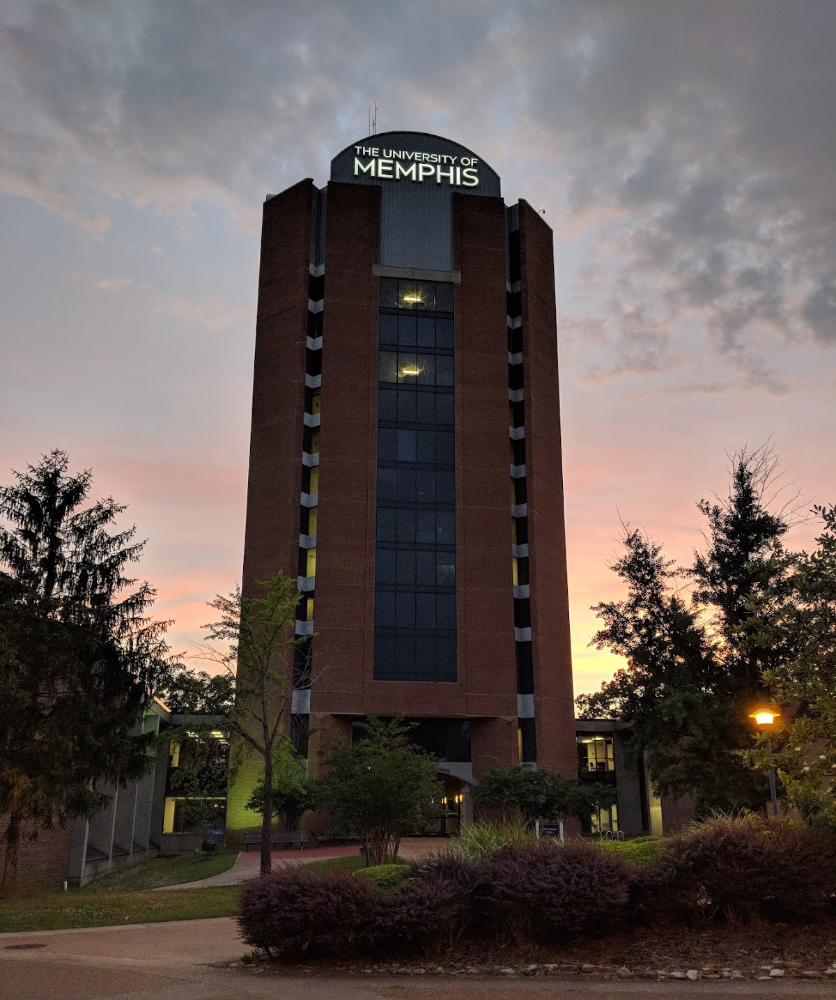 Memphis University photo 8