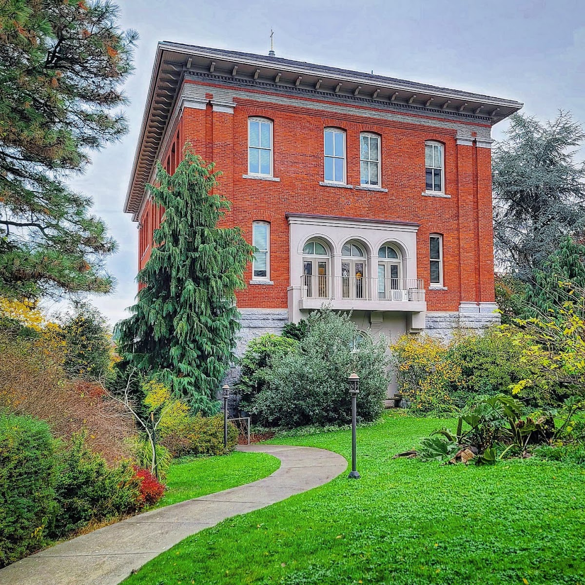 University of 2965 photo 7