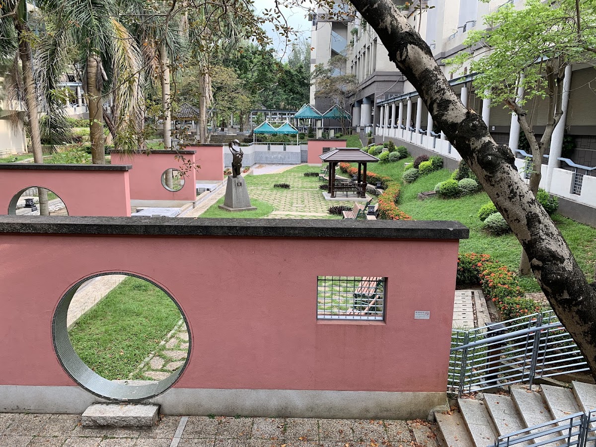 Lingnan University photo 6