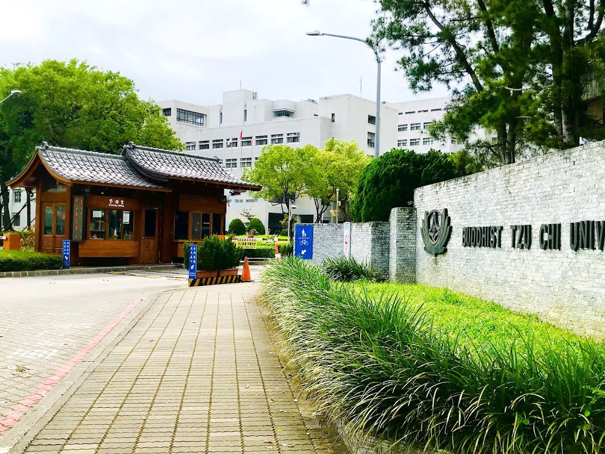 Tzu Chi University photo 8