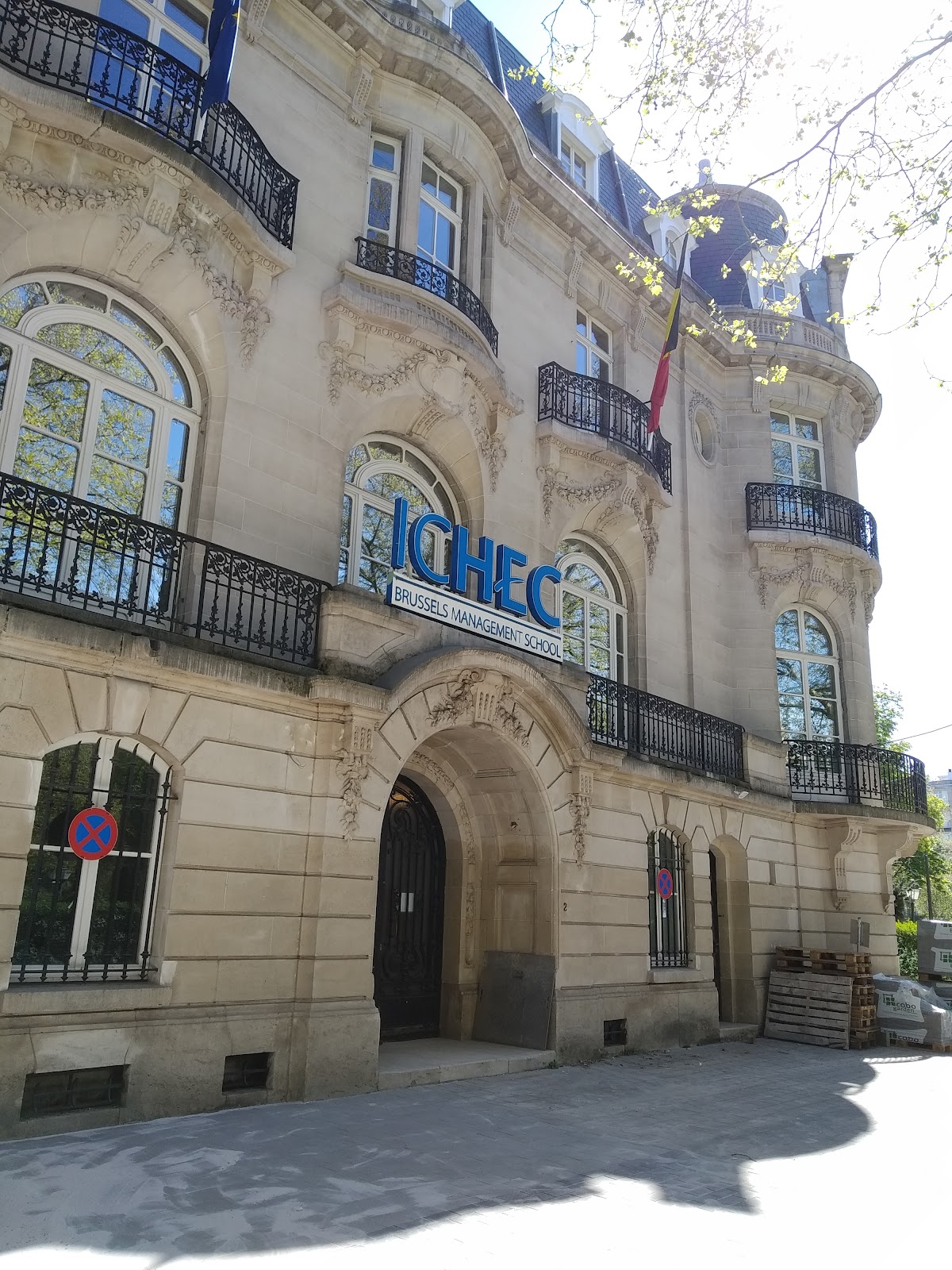 ICHEC Brussels Management School photo 5