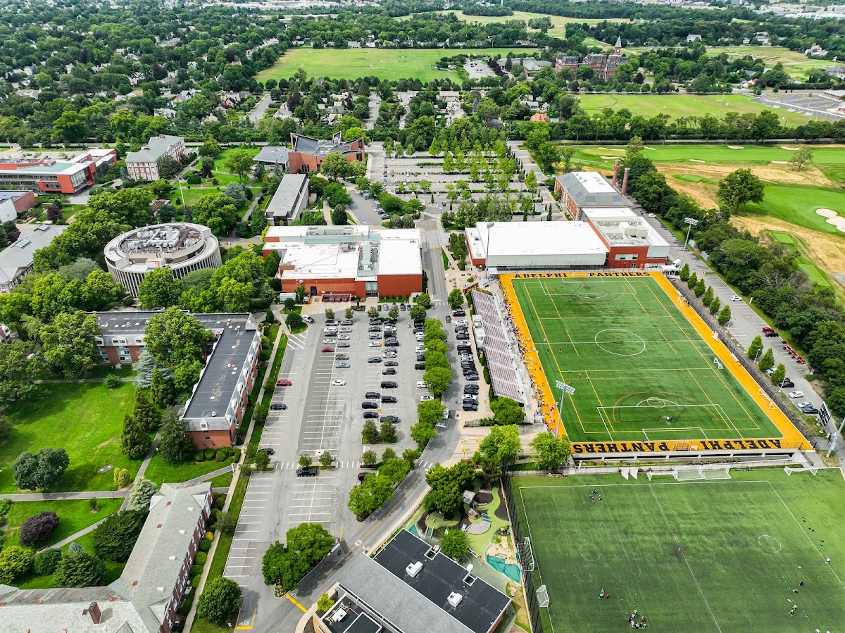Adelphi University photo 4